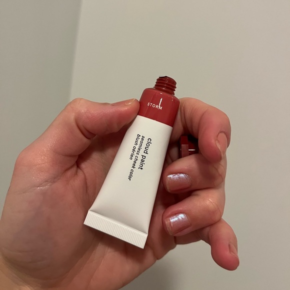 Glossier Cloud Paint in Storm - Picture 8 of 12